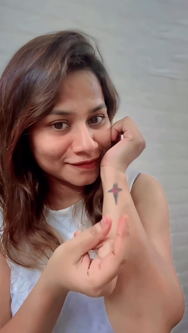 Instagram post by @chinu_pratibha for Dove India. Caption reads: Tired of sticky lotions this monsoon? 
Say hello....