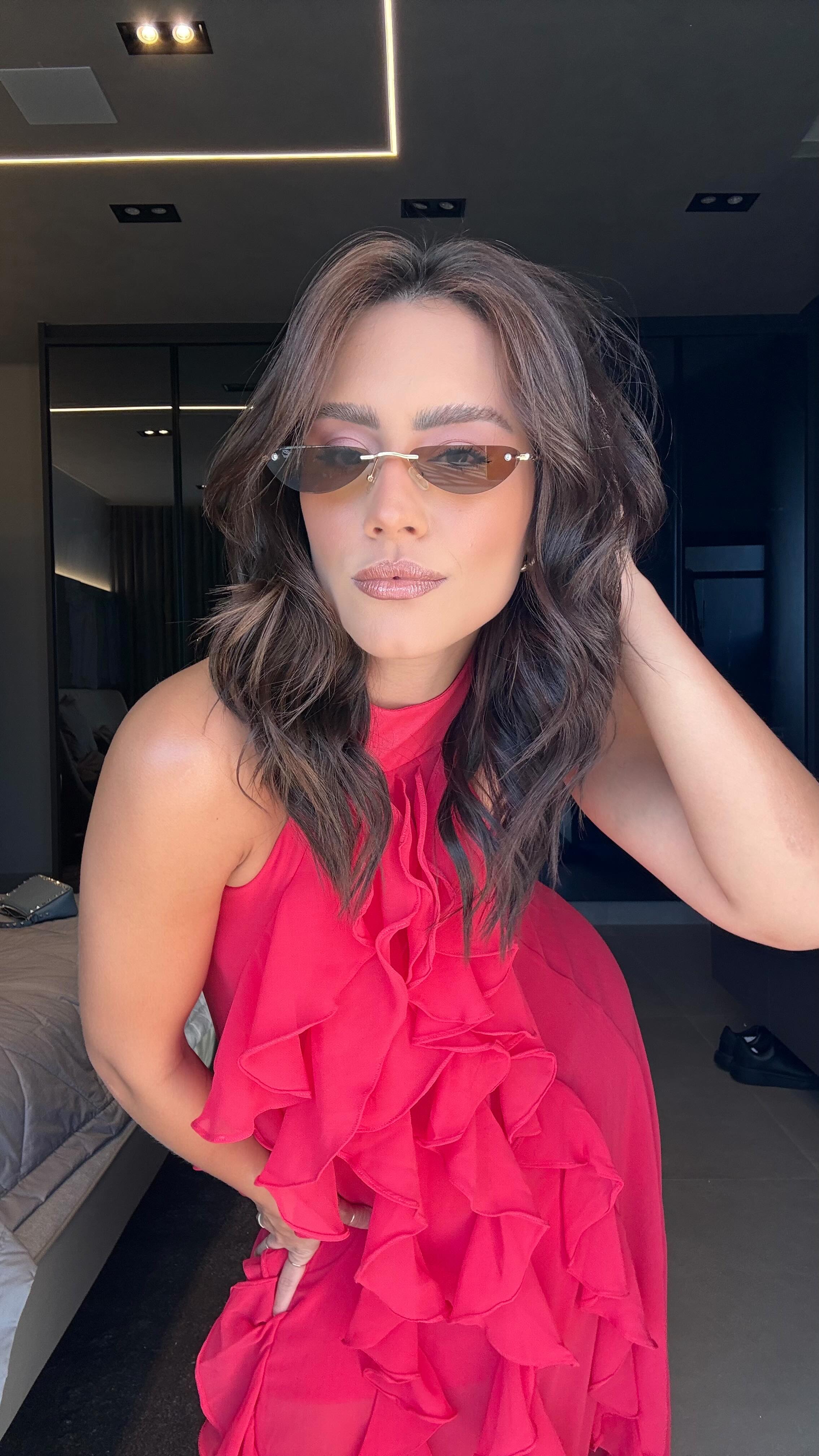 Instagram post by @carolinegedda for Shop2gether. Caption reads: GRWM ✨ 

New baby 👠 @shop2gether 
🏷️VOIZZ15.