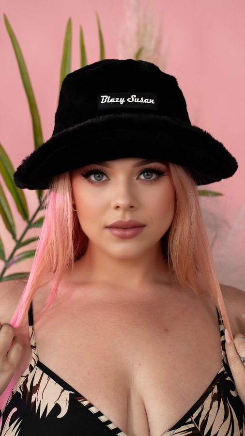 Instagram post by @rosa_notso_nice for Blazy Susan. Caption reads: Blazy Susan treated my guests and me sooooo [...].