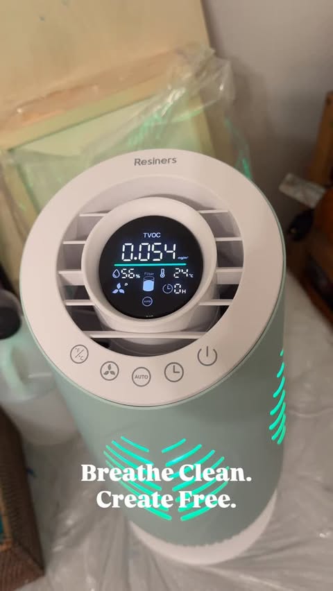 Instagram post by @mohanima_art for Resiners. Caption reads: So happy to try out the Resiners Resin Air....