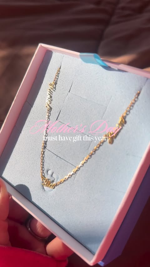 Instagram post by @shawnaaaaa for Jewlr. Caption reads: [...] this super cute and dainty necklace from....