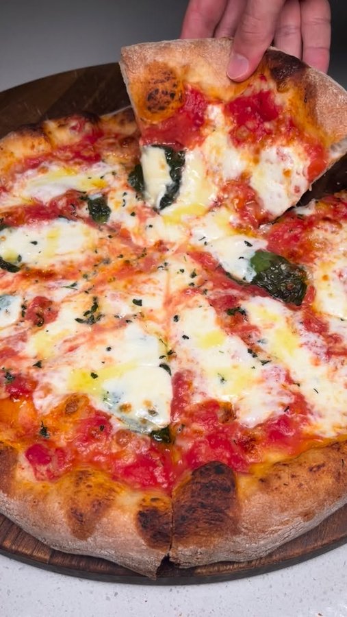 Instagram post by @pizzofart for Click and Grow. Caption reads: #AD @clickandgrow Smart Gardens bring the freshest....