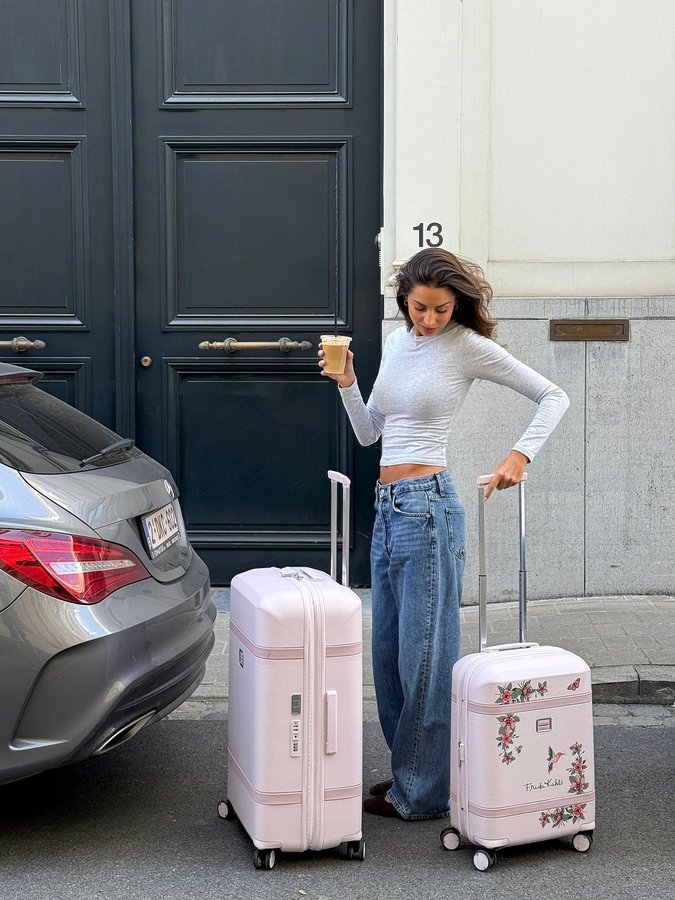 Instagram post by @ssayoud for SAMSONITE. Caption reads: [...] bestie <3 

Advertising Friday Kahlo x....