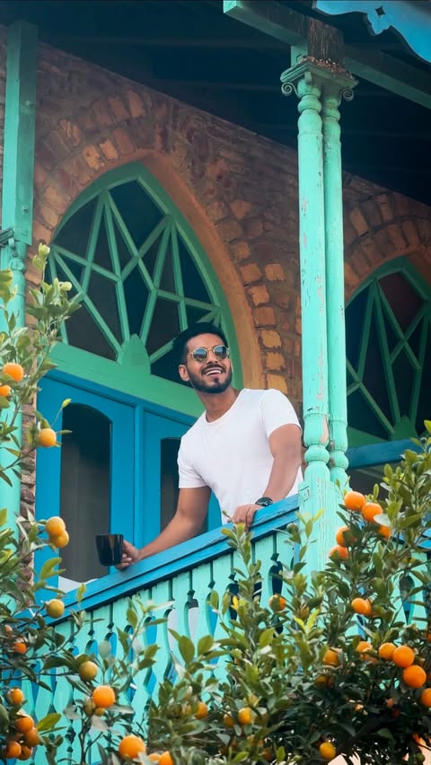 Instagram post by @homestays_at_makemytrip for MakeMyTrip. Caption reads: [...] Found this Unique Vibe villa on @makemytrip....