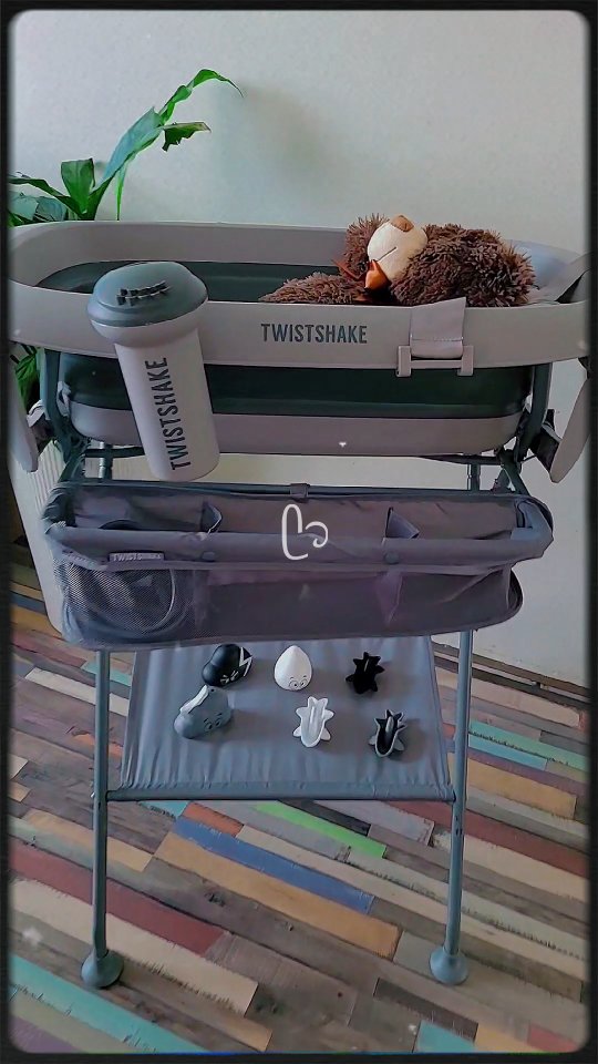 Instagram post by @mohammed_official2018 for Twistshake. Caption reads: Bath time made easy and so much cuter with our....