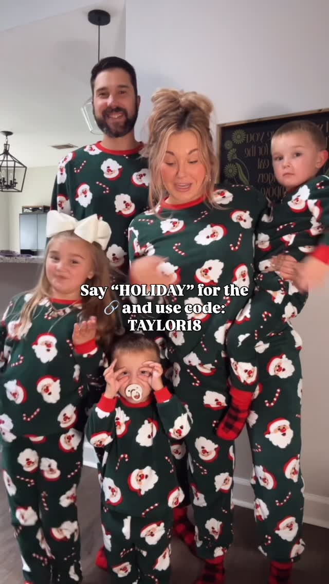 Instagram post by @tay_renaee for PatPat. Caption reads: Say “HOLIDAY” for the 🔗! The best matching family....