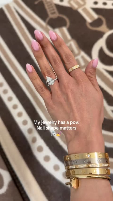 Instagram post by @deekstyle for Cartier. Caption reads: [...] Shape matters! Do you agree? 💅💎✨ Xoxo....