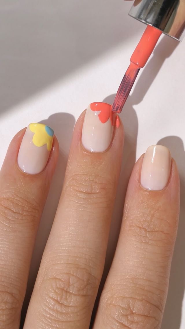 Instagram post by @danaturenails for Indigo Lune. Caption reads: Easy & cute summer flowers 🌺 would you try it?....