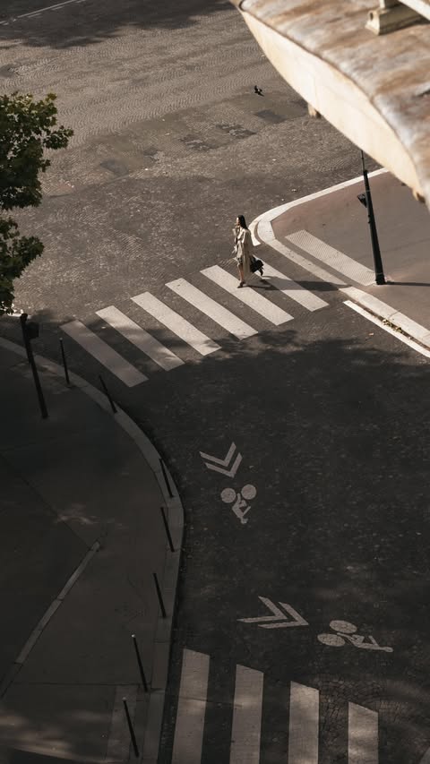 Instagram post by @_ihua_ for Stella McCartney. Caption reads: [...] lets the city unfold around....