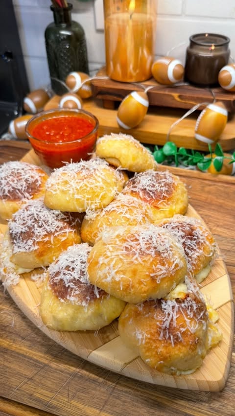 Instagram post by @cookwithauds for Mezzetta. Caption reads: [...] the perfect amount of heat thanks to....