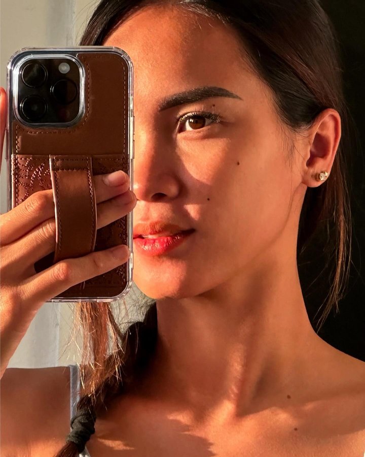 Instagram post by @ciennecruzguenther for Walli Cases. Caption reads: [...] my new minimalist phone case from....