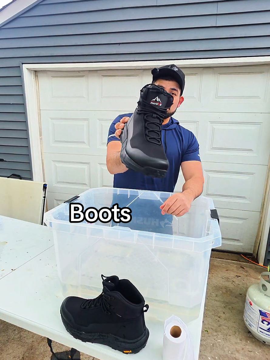 TikTok post by @1010lara1 for Nortiv8. Caption reads: [...] a @enriquefhez boots #boots #boot #nortiv8....