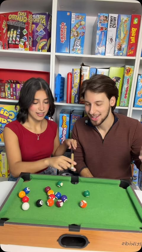 Instagram post by @filipeeisa_ for Mercado Livre. Caption reads: [...] do jogo: Mini Sinuca Id: SU5ZG1-KK1V....