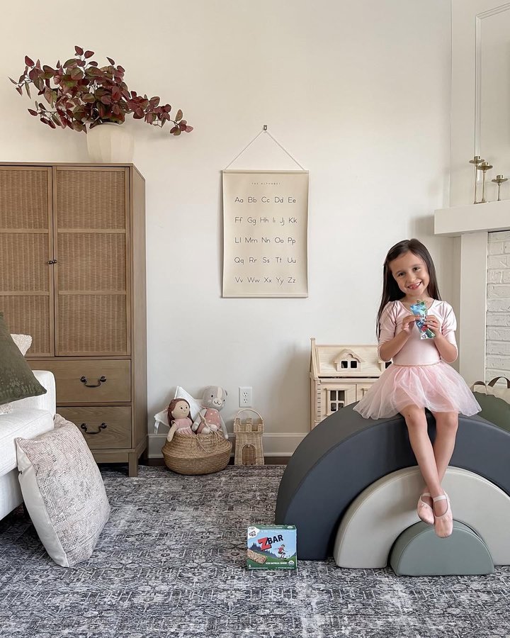 Instagram post by @thosegarciagirls for Gathre. Caption reads: #ad | A few weeks ago Leighton was describing her....