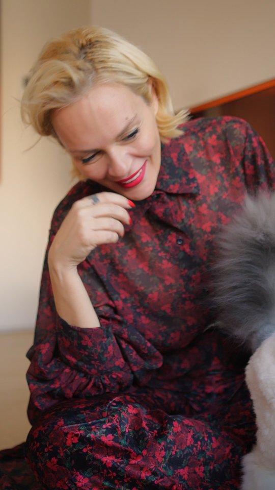 Instagram post by @elena_hristopoulou for Purina. Caption reads: #ad Και αυτές τις γιορτές, ο Ωρίωνας απολαμβάνει....