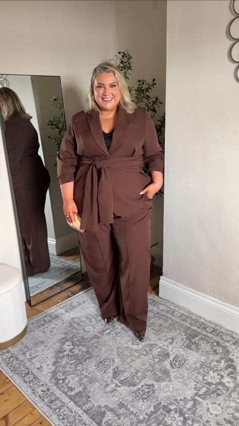 Instagram post by @jessontheplussize for Boohoo. Caption reads: [...] year 😆🤎 AD I absolutely loved this @boohoo....