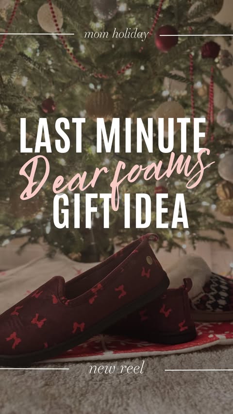 Instagram post by @sofis.mommyworld for Dearfoams. Caption reads: [...] every year 🎄 
This year’s pick is....