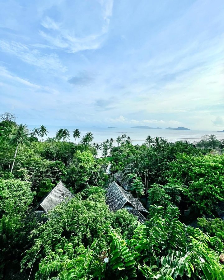 Instagram post by @travelingwithstyle_ for Small Luxury Hotels. Caption reads: Can’t get tired of this view @kamalayakohsamui....