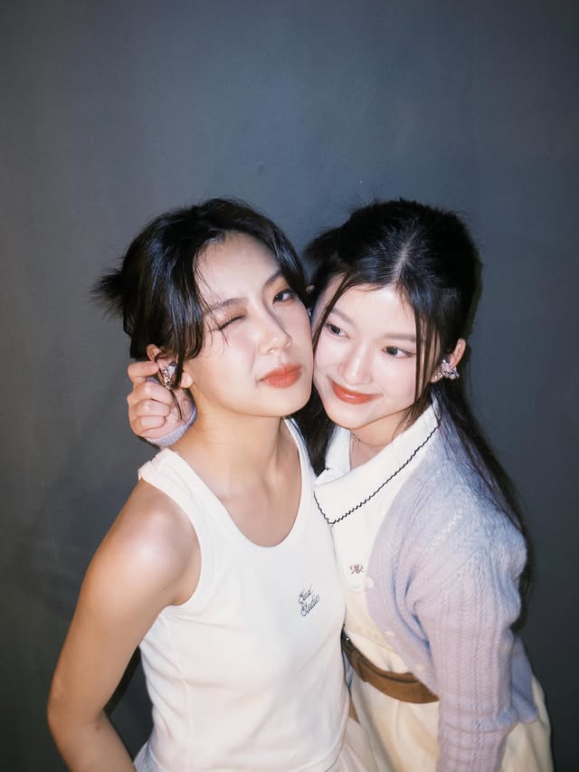 Instagram post by @yeepunns for Shokz. Caption reads: @shokzth
#shokzinpink #ShokzTH #shokz [...].