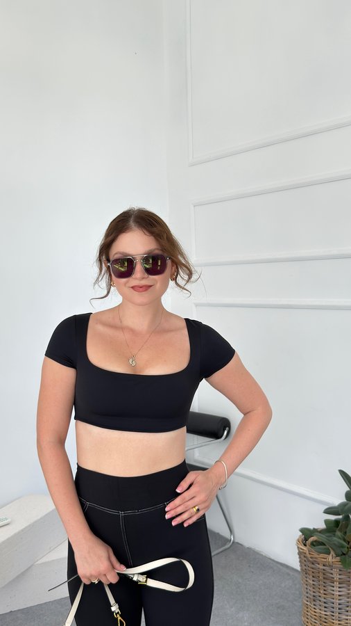 Instagram post by @tika.creator for Sunzel. Caption reads: [...] in black and effortlessly cool — this....