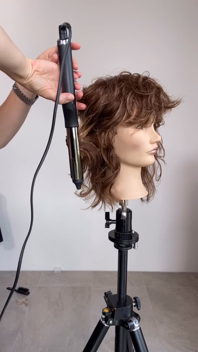 Instagram post by @sabrinahagenmueller for Wella Professionals. Caption reads: TWIST YOUR CURVE✨🤩 what else? There is no limit!....