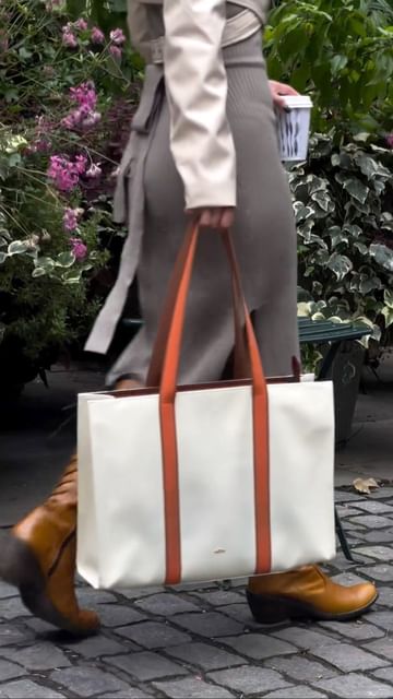 Instagram post by @aleja.soho for Tocco Toscano. Caption reads: Meet the Brooklyn Tote>> a everyday bag! 👛....