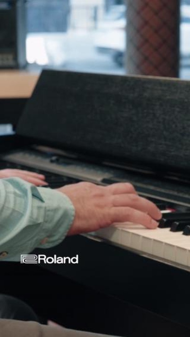 Instagram post by @intermezzooficial for Roland. Caption reads: 🎹 Em “O Morro Não Tem Vez”, Manoel Sotto dá voz à....