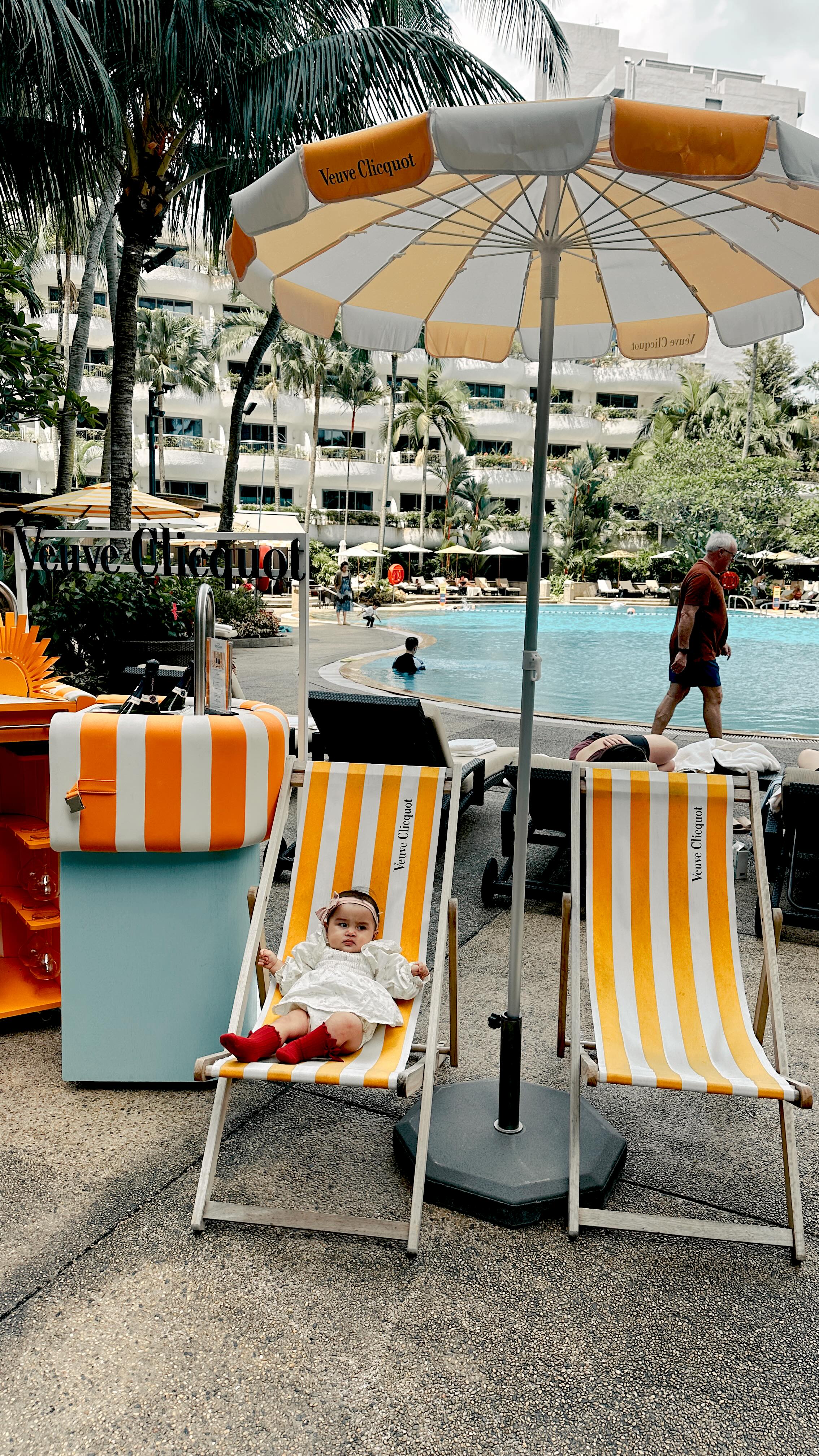 Instagram post by @solhaugen for Shangri-la. Caption reads: A splashing good time at @shangrilasg 
From....