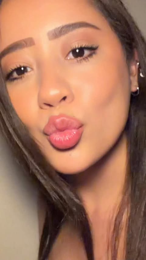 Instagram post by @mariaaaaboo for First Aid Beauty. Caption reads: [...] @dermalactives @thelyfestyleco....