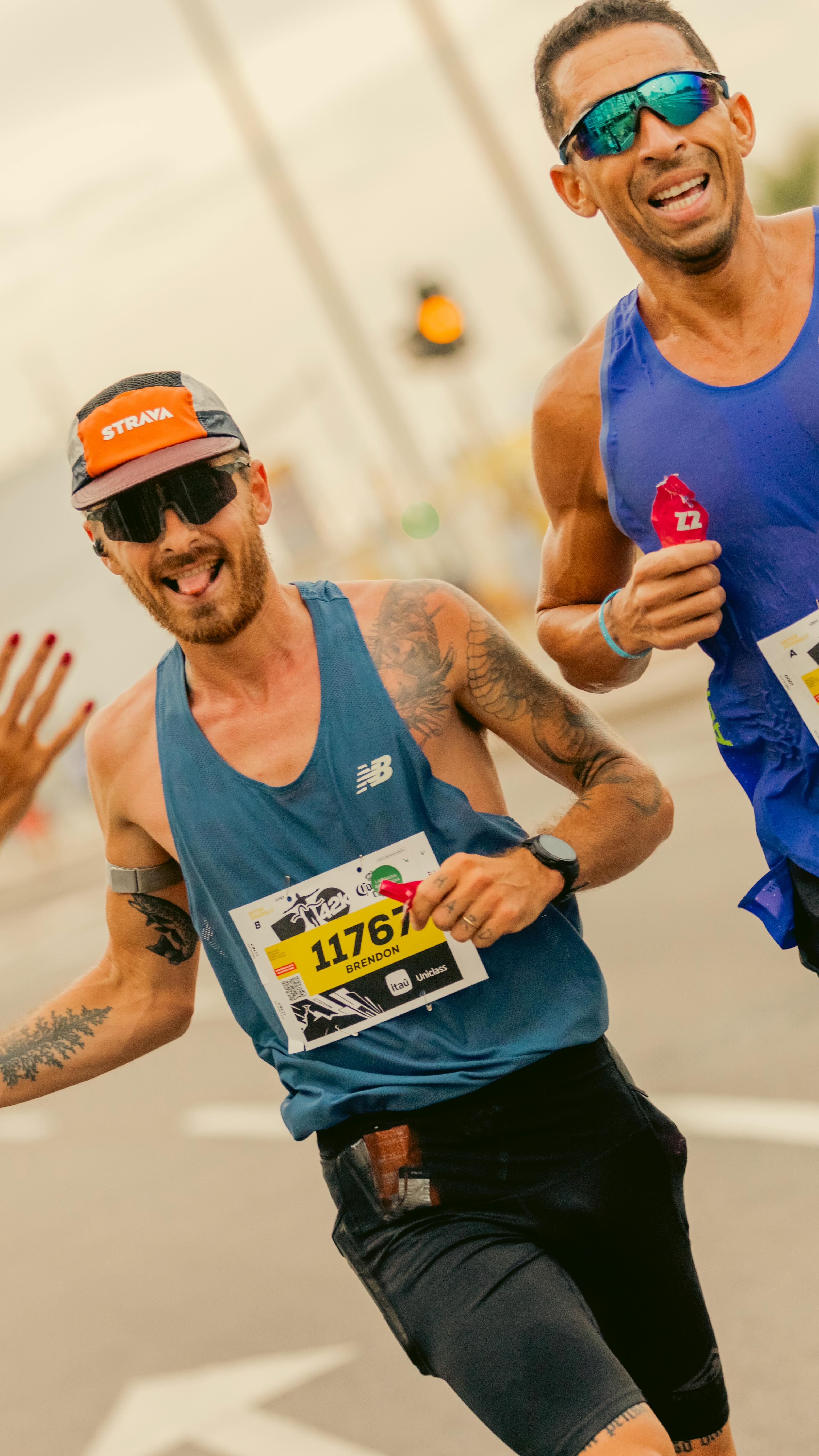 Instagram post by @bressanbrendon for Strava. Caption reads: simplesmente a Maratona do Rio de Janeiro....
