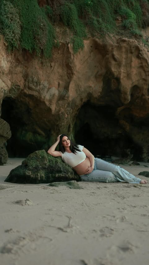 Instagram post by @nakelledoll for Bump Boxes. Caption reads: Pregnancy is hard, but @bumpboxes truly gives me....