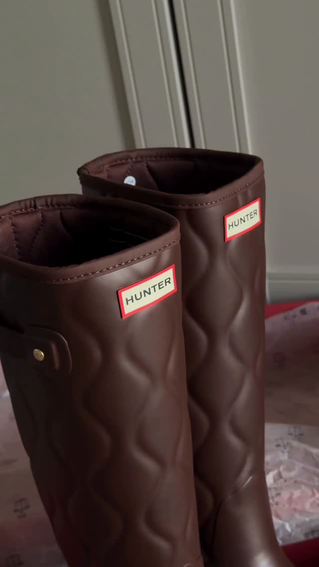 Instagram post by @pueppiblonde for Hunter Boots. Caption reads: [...] country days, but make it chic....