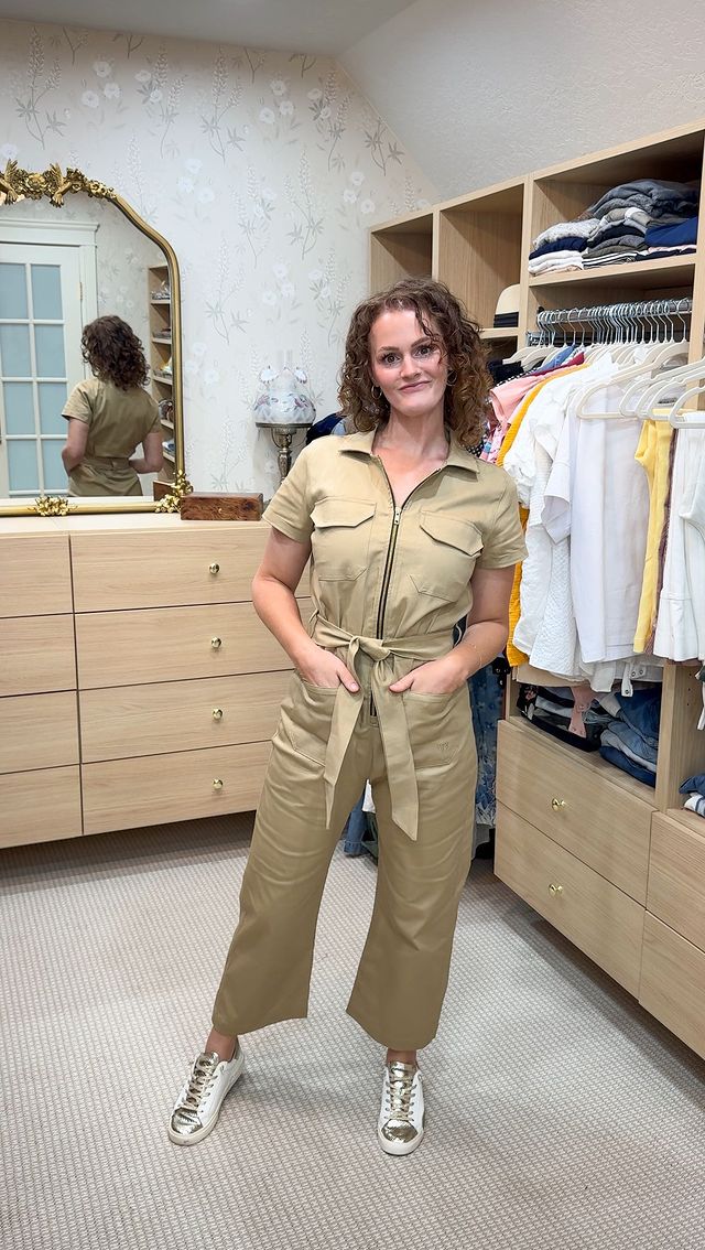 Instagram post by @bonniehoellein for Albion Fit. Caption reads: Back To School Outfits for Mom!

Outfits are....