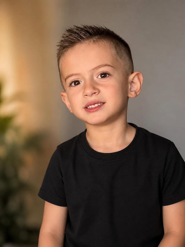 Instagram post by @lasaventurasdemartinayroma for Crownbloggers. Caption reads: Cuando hemos hecho este niño tan sumamente guapo ?....