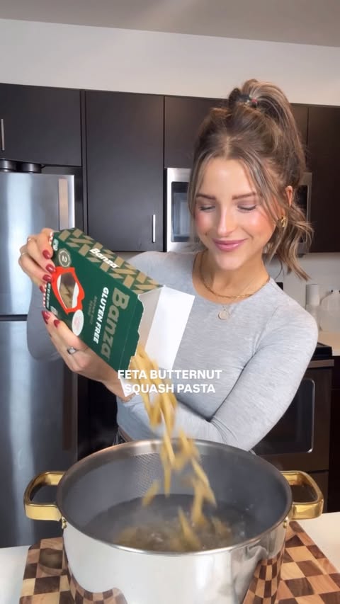 Instagram post by @danishealthyeats for Banza. Caption reads: [...] pasta. So trust me guys and go try....