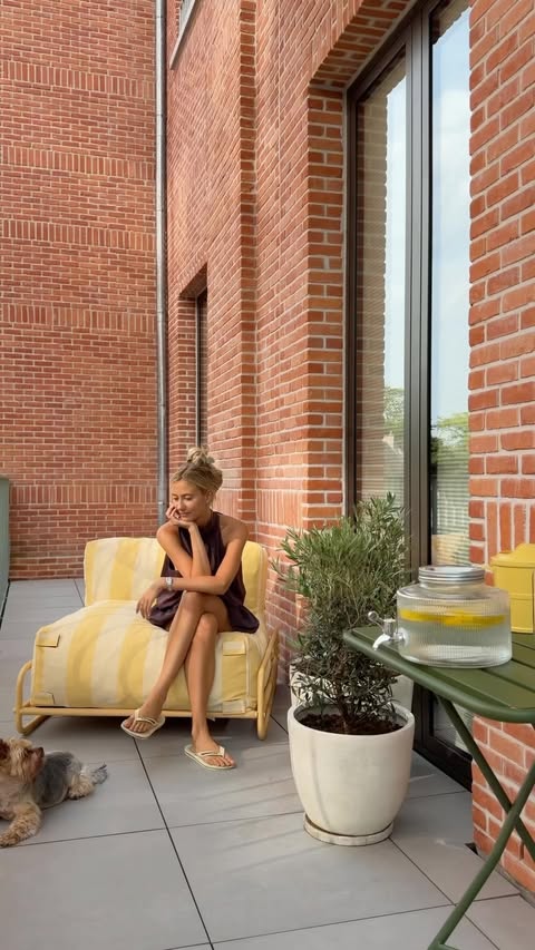 Instagram post by @celinevanouytsel for bol lifestyle. Caption reads: Publiciteit // Weer op vakantie? In eigen tuin (of....