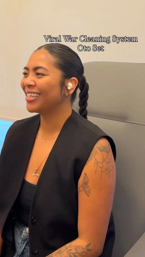 Instagram post by @adri.around.town for OtoSet. Caption reads: [...]  Well I have something just for you.....