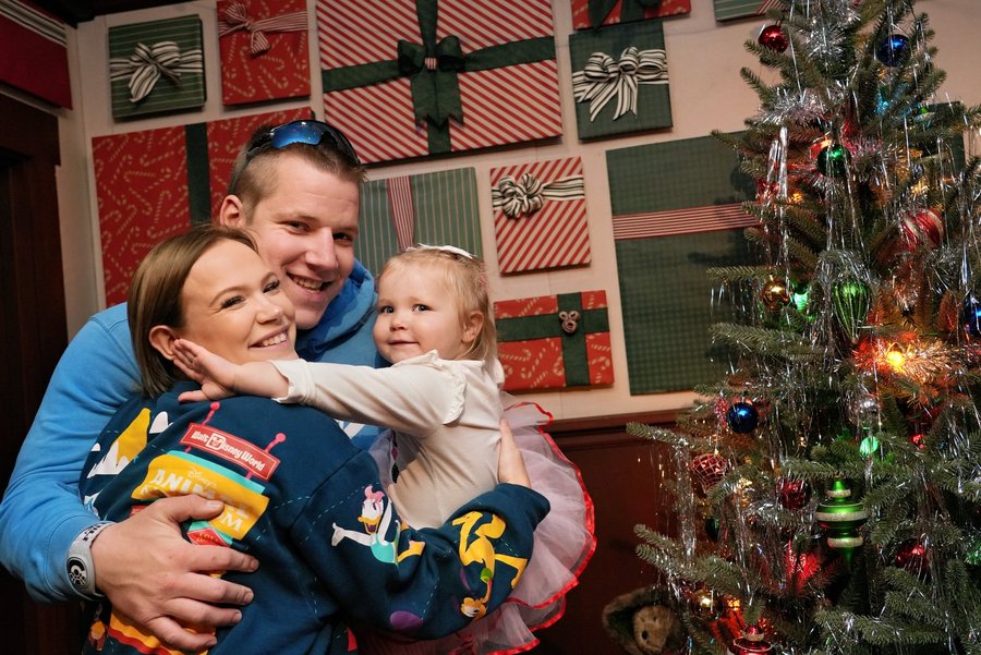 Instagram post by @deborah_n_decker for Walt Disney World. Caption reads: [...] good.....