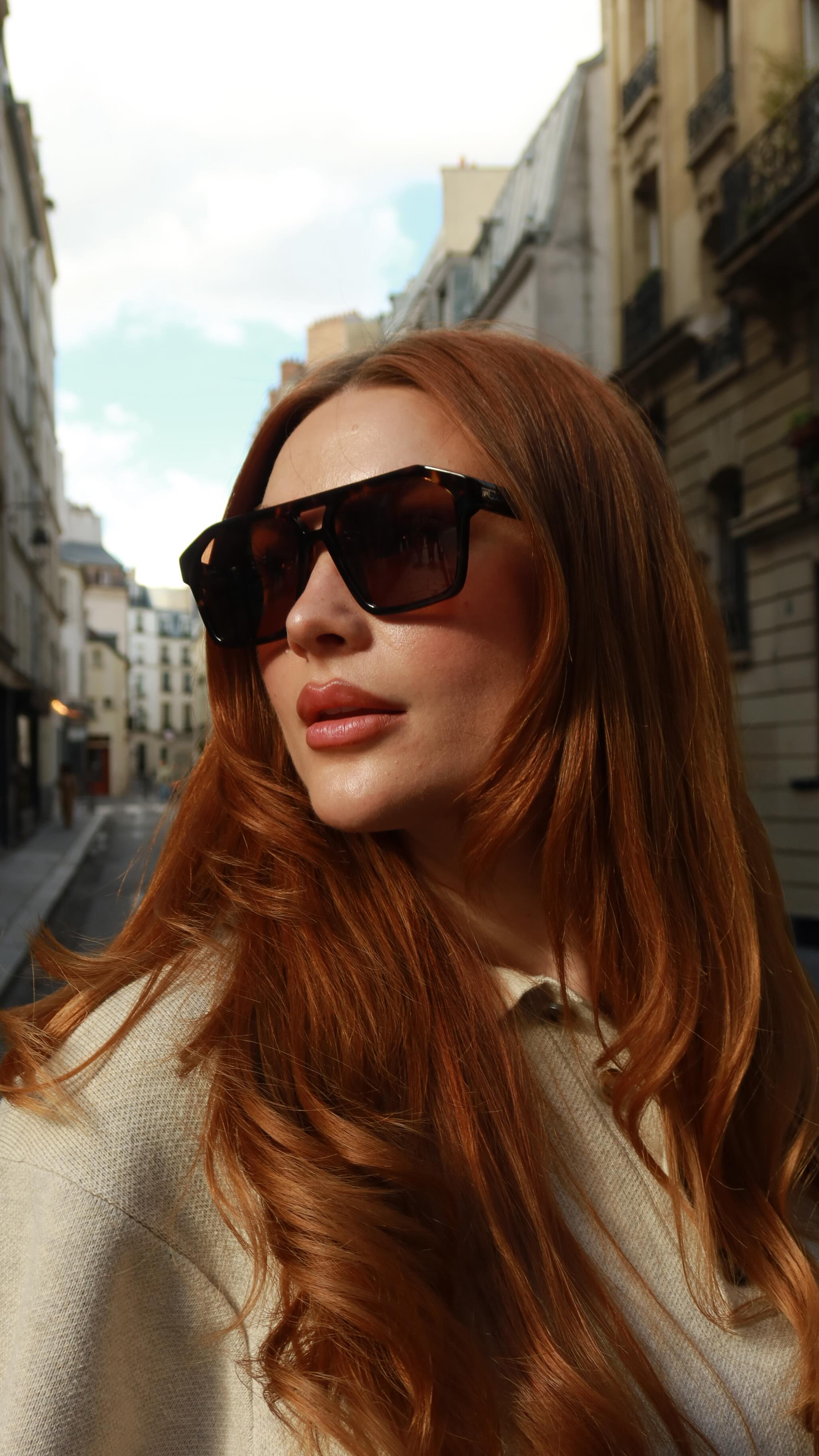 Instagram post by @autymsanson for QUAY. Caption reads: [...] that sunnies make an outfit so these....