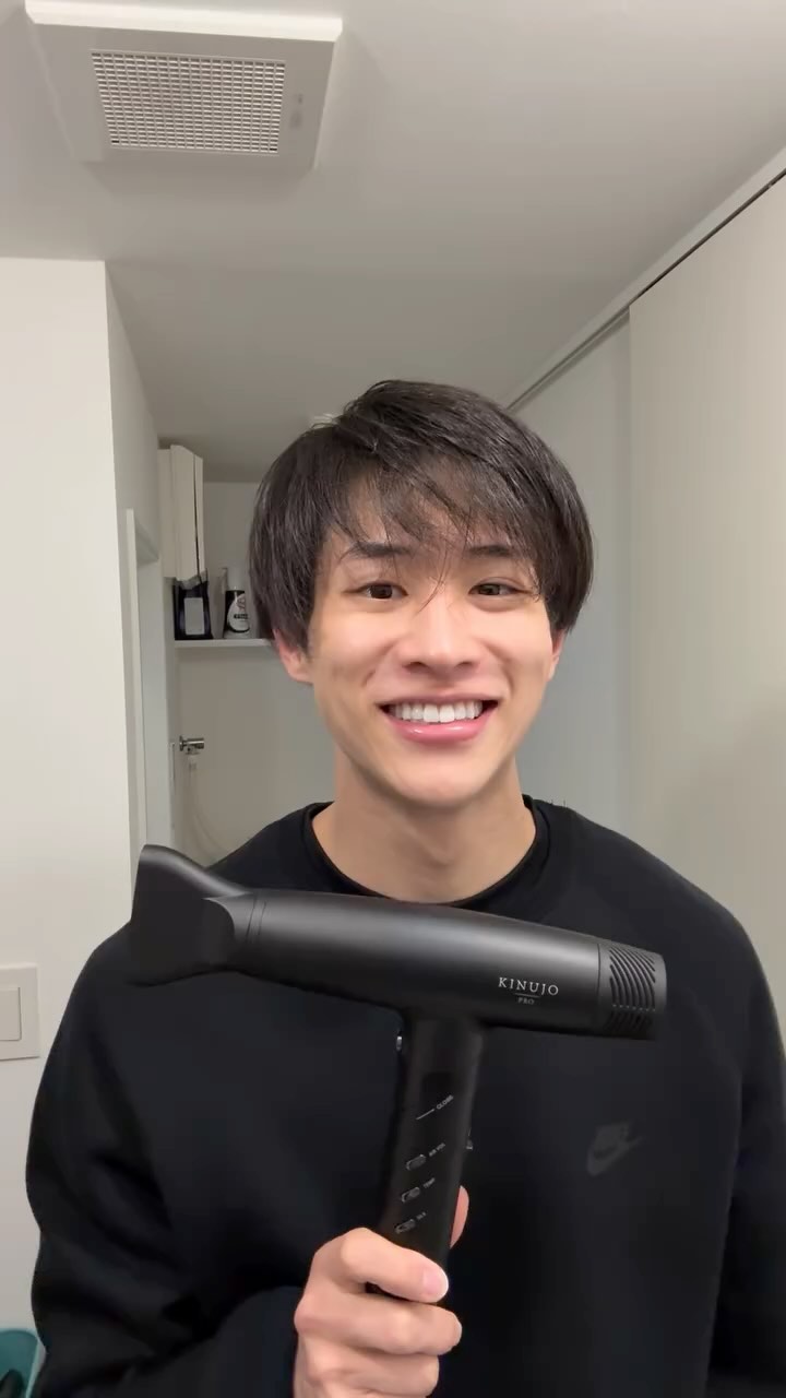 Instagram post by @lion_nakamichi for KINUJO. Caption reads: ナイトルーティン✨

風呂上がりに使ってるドライヤー紹介

KINUJO Pro Hair....
