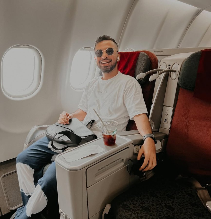 Instagram post by @hassanalaydrus for Garuda Indonesia. Caption reads: [...] solo ✈️ #becauseyoumatter #garudaindonesia.