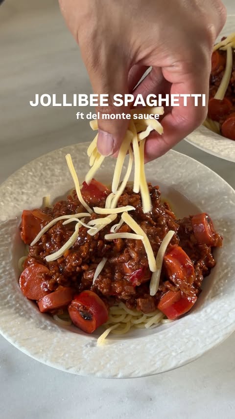 Instagram post by @eatswithclaire for Del Monte. Caption reads: Homemade Jollibee spaghetti using @delmonte’s....