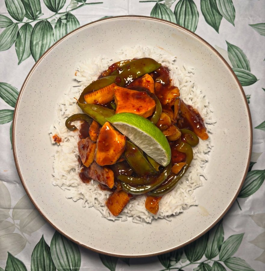 Instagram post by @kateatfood for Hello Yummy Box. Caption reads: Firecracker chicken 🔥 

In last month’s....