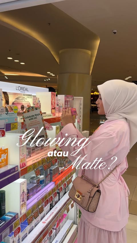 Instagram post by @faizaannisah for L'Oréal Indonesia. Caption reads: Lagi suka banget sama base yang bikin kulit....