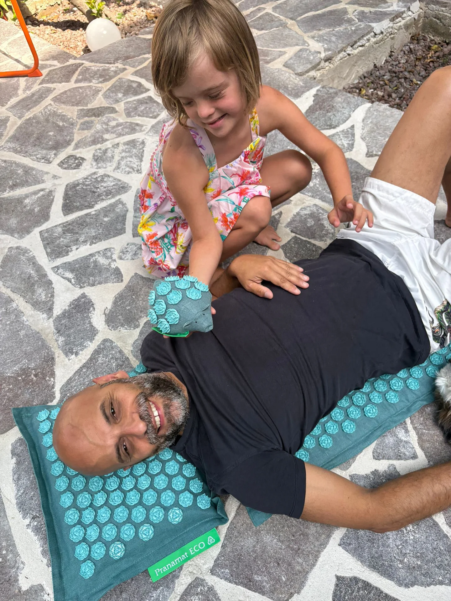 Instagram post by @trapaluca for Pranamat. Caption reads: Fare il papà single vuol dire portare tutto sulle....