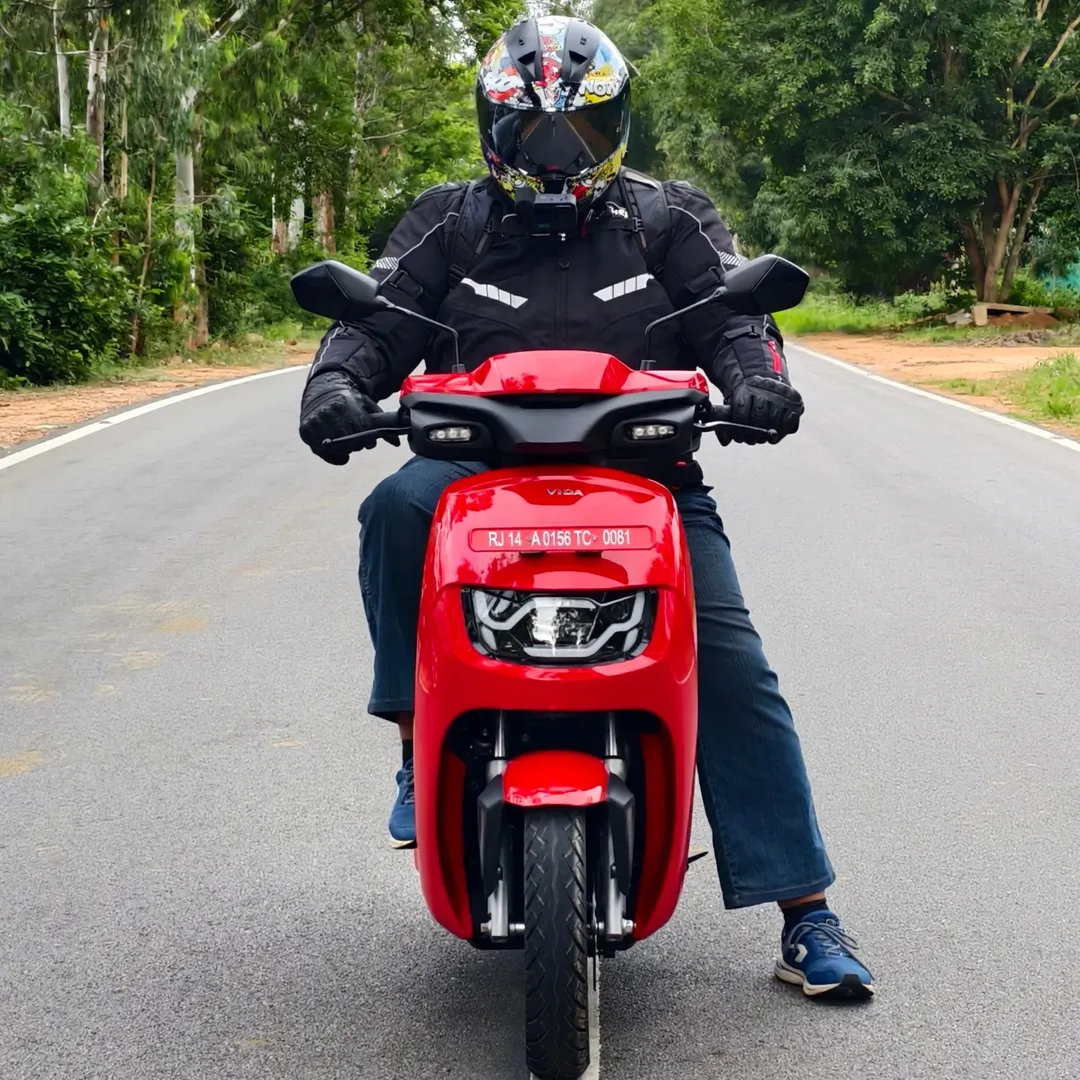 Instagram post by @jdvlogsdelhi for Hero MotoCorp. Caption reads: I got a chance to Test Ride All New Hero Vida VX2....