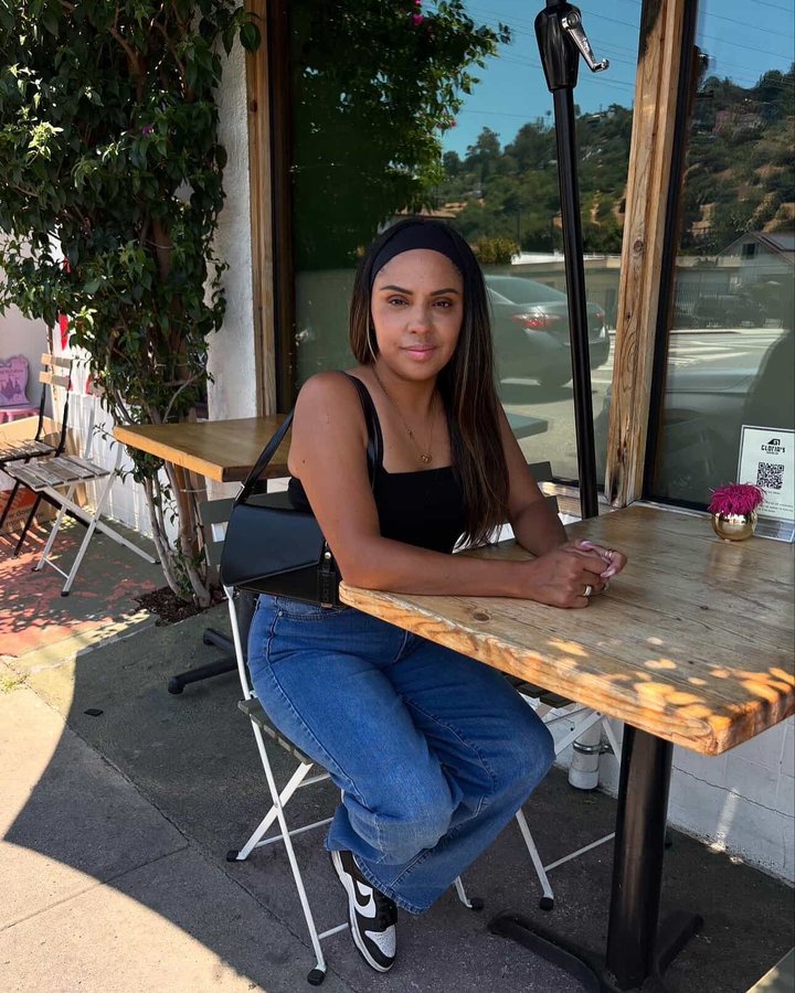 Instagram post by @fashionnova.agency for Forever21. Caption reads: Follow This Amazing Profile👇👇
Follow💗👉....