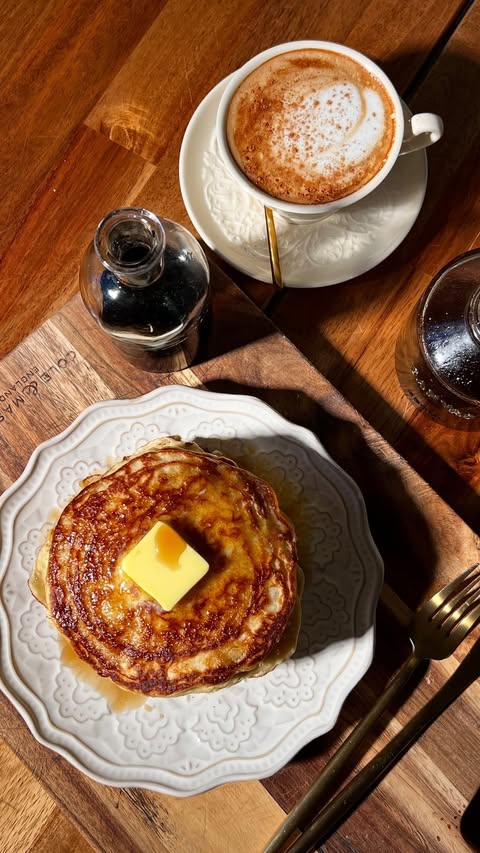 Instagram post by @wellmadebykiley for Bob's Red Mill. Caption reads: perfect classic buttermilk pancakes for the....