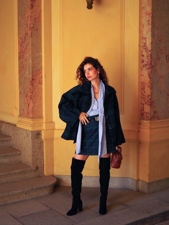 Instagram post by @juliettekitsch for Petite Mendigote. Caption reads: Giving prof d’anglais ✨
Total look....