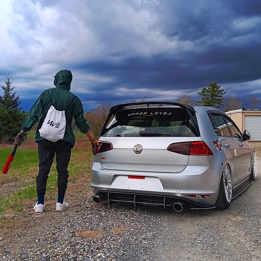 Instagram post by @rixrevs for VWB. Caption reads: [...] ➡️ 🤪 Photo 1️⃣ : Gear featured Here by....